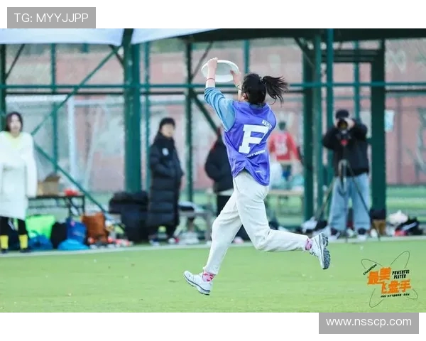 张伟独家分享飞盘技巧与心得体会助你轻松掌握飞盘运动的乐趣与技巧