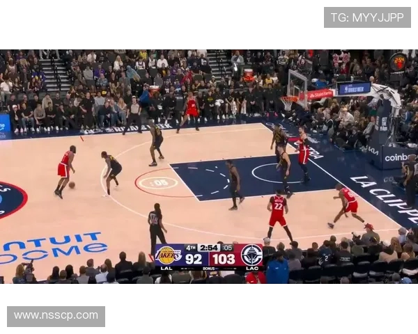 湖人快船对决激战正酣球迷热情高涨赛事精彩纷呈