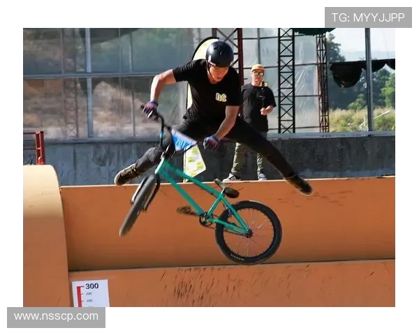 重庆极限运动队与深圳极限运动队赛后配合分析与战术反思