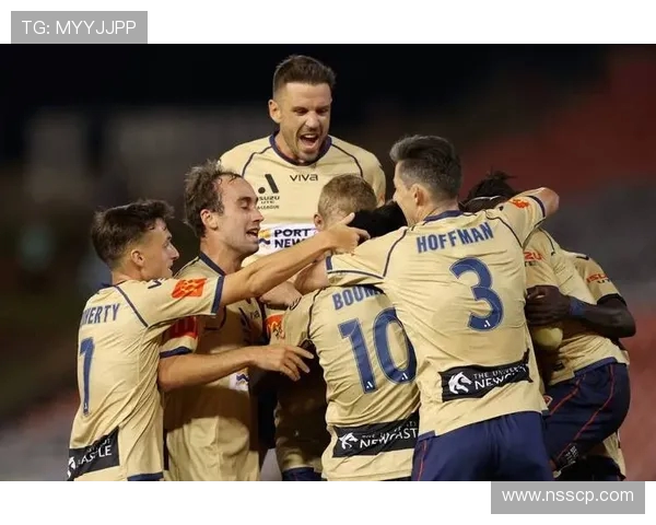 阿德莱海盗与白城的激烈对决揭示足球战术与团队精神的较量